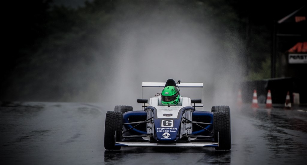 Brad Dias havde det svært i regnen. Han undgik dog uheld
(Foto: Renault Formel 4 DK)